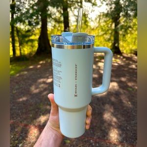NEW Starbucks x Stanley 2024 Flowstate Quencher 40oz Tumbler “Spring Blue”